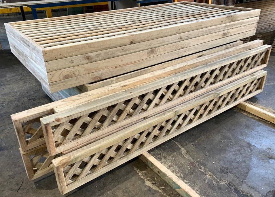 Pencil Round Diagonal Treated Pine Lattice